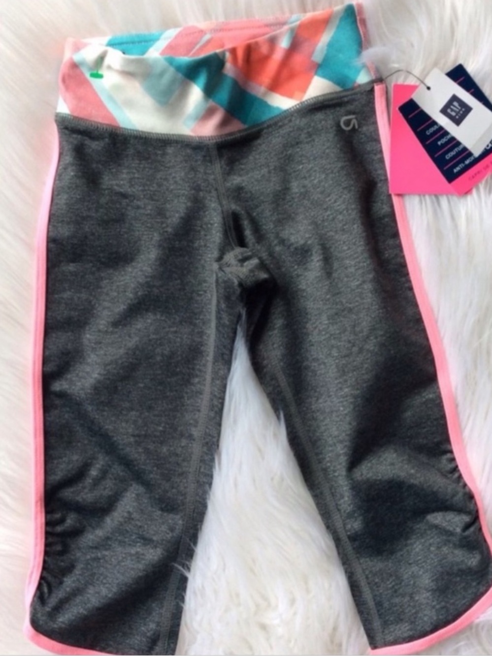 NWT GAPFIT Sport Capri Leggings